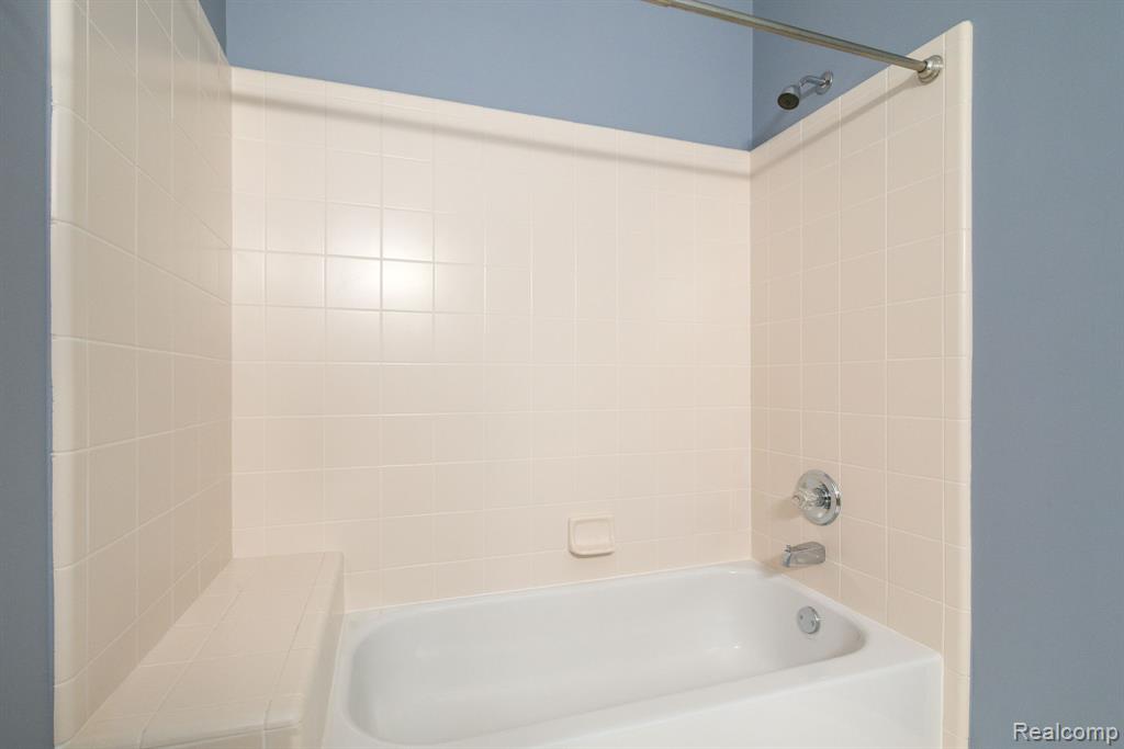 40658 Saint Louis Drive, Clinton Twp, MI 48038 — Photo 34