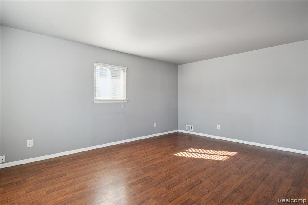 6491 N WAVERLY Street, Dearborn Heights, MI 48127 — Photo 8
