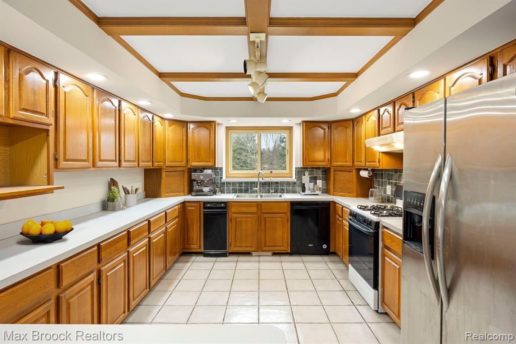 4070 GREENBRIAR Court, Rochester, MI 48306 — Photo 12