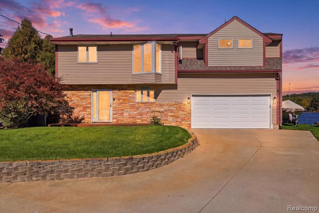 2245 Wiggen Lane, White Lake, MI