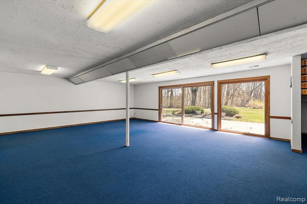 6145 BLUE BEECH Road, Rochester Hills, MI 48306 — Photo 48