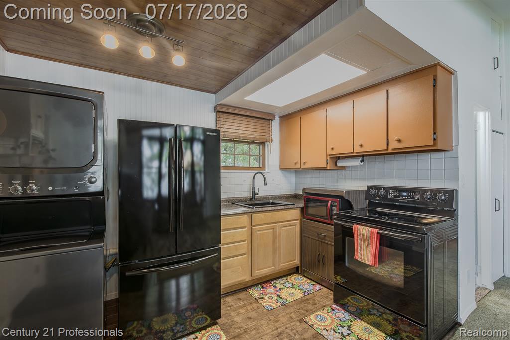 420 Bellevue Avenue, Lake Orion, MI 48362 — Photo 37