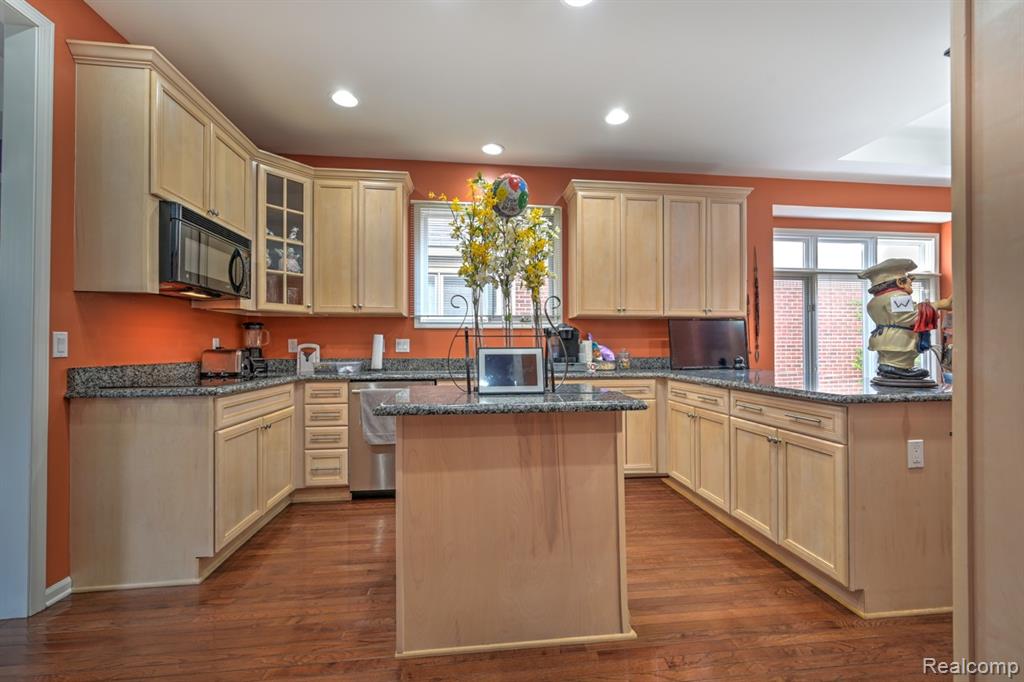 5591 Pembrooke Crossing, West Bloomfield, MI — Photo 22