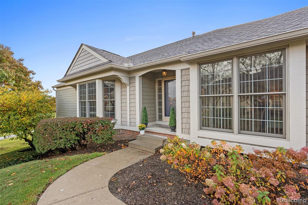 818 Edgemont Run, Bloomfield Hills, MI 48304 — front exterior