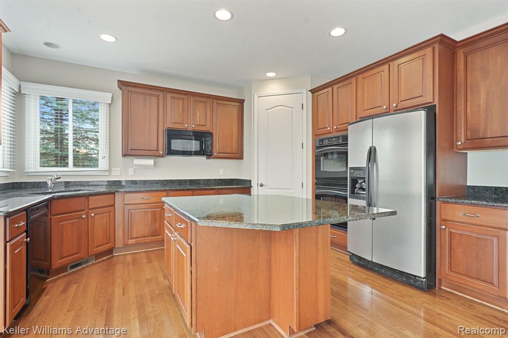 47232 MERION Circle, Northville, MI 48168 — Photo 27