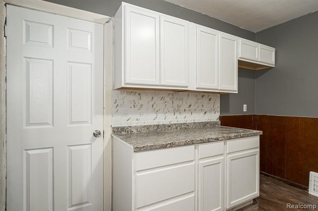9938 WHITCOMB Street, Detroit, MI 48227 — Photo 14