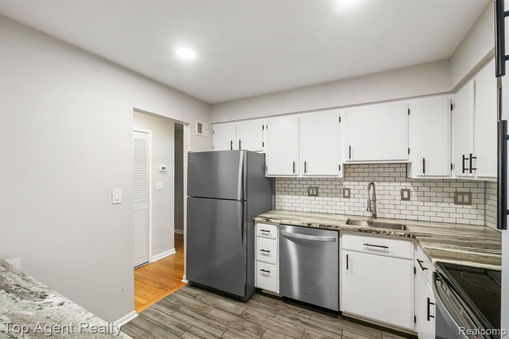 8353 Kennedy Circle, Warren, MI 48093 — Photo 18