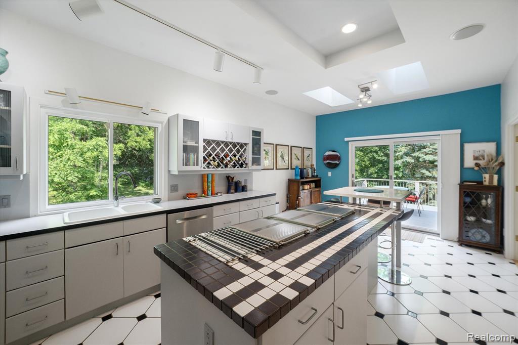 2172 Anns Way, Ann Arbor, MI 48105 — Photo 18