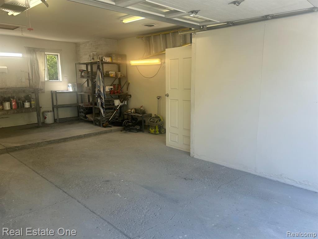 2075 Deering Street, Garden City, MI — Photo 47