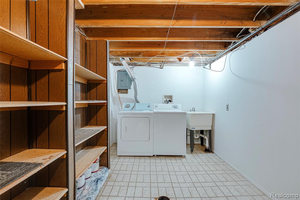 39615 Village Wood Lane, Novi, MI — Photo 31