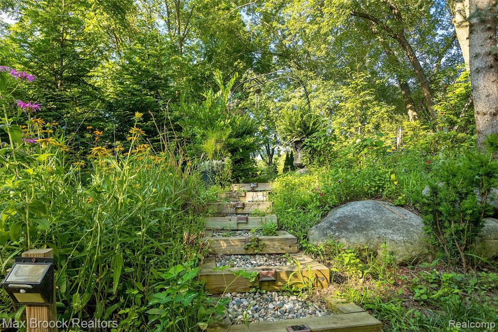 3685 Sunset Boulevard, Orchard Lake Village, MI 48324 — Photo 44