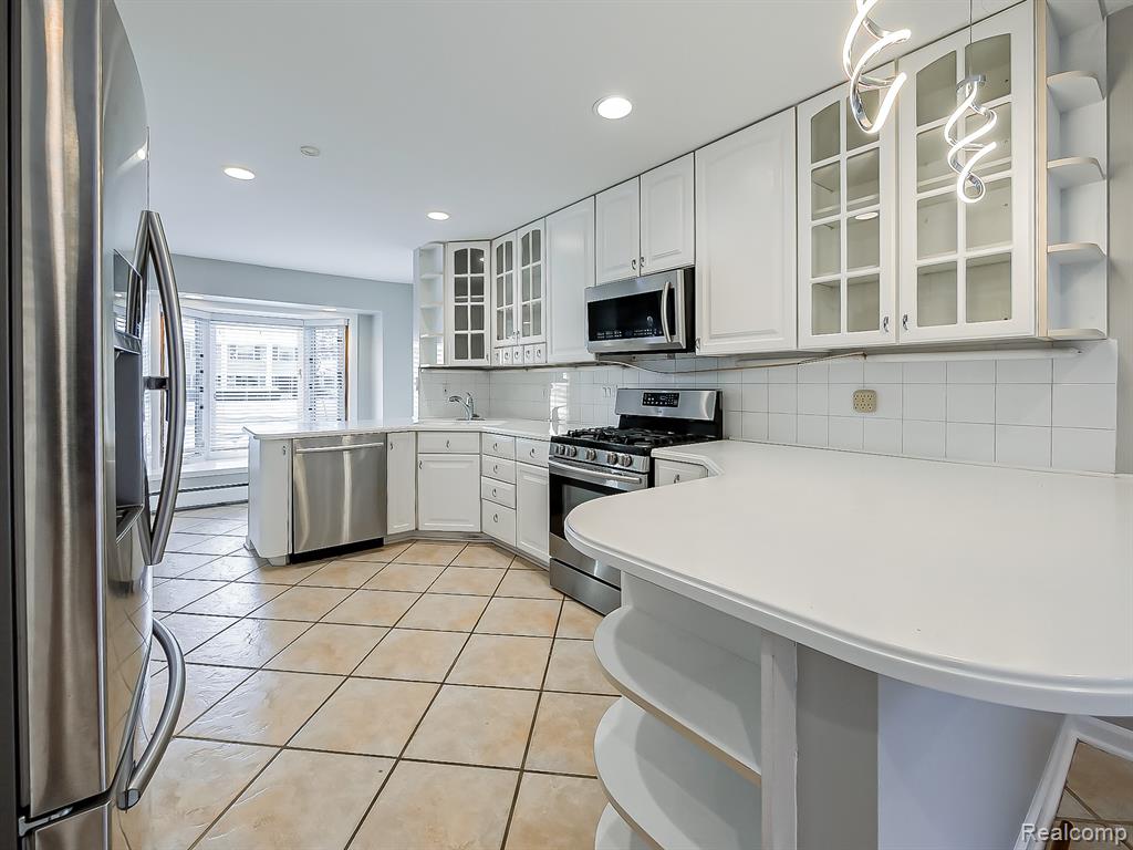 3730 Eastbourne Drive, Troy, MI 48084 — Photo 9