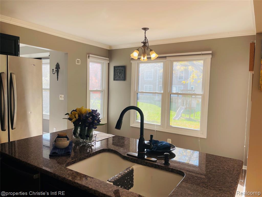 852 Linden Way, Auburn Hills, MI 48326 — Photo 18