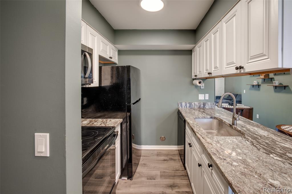 16432 Clarkson Drive, 61, Fraser, MI 48026 — Photo 8