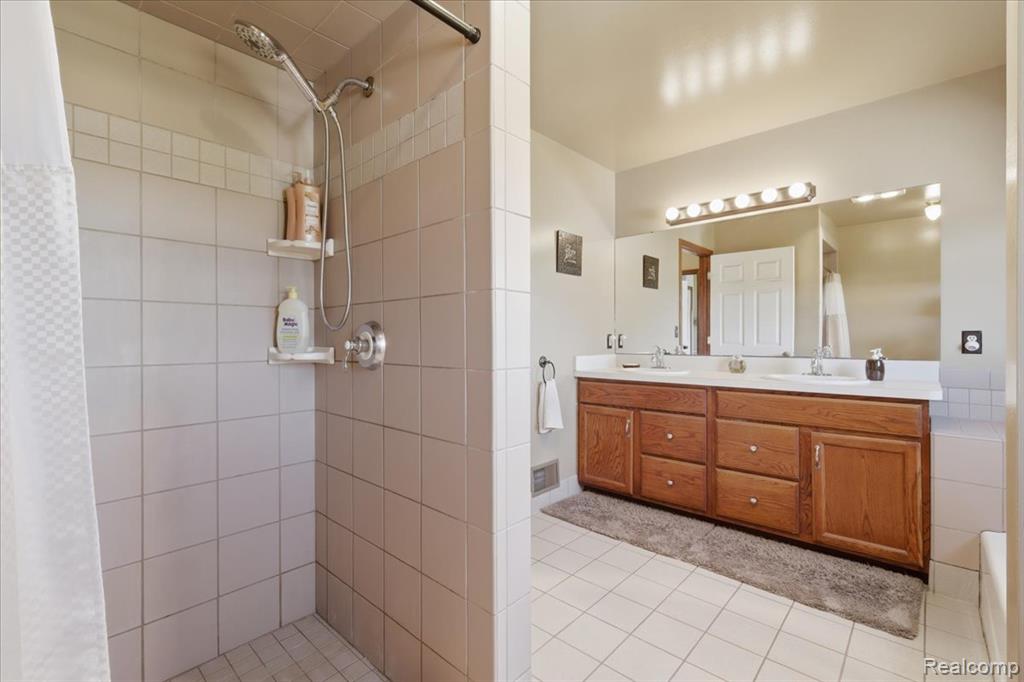 7868 Big Hand Road, Columbus, MI — Photo 57