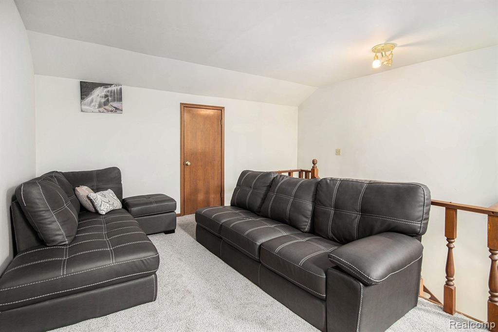 578 OAKBROOK Circle, Flushing, MI 48433 — Photo 9