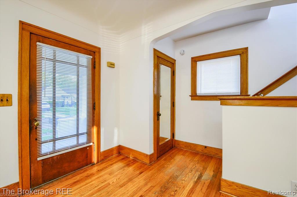 705 FRANK Street, Flint, MI 48504 — Photo 10