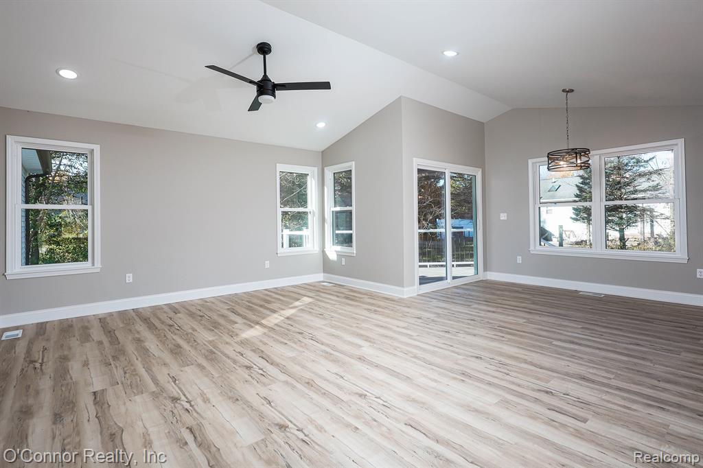 2047 Edward Lane East, MI — Photo 4