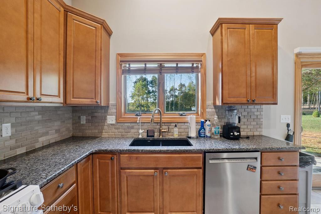 6300 Hazard Road, Oceola, MI 48430 — Photo 14