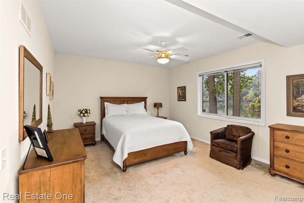4342 MEADOW Lane, Orchard Lake Village, MI 48323 — Photo 39