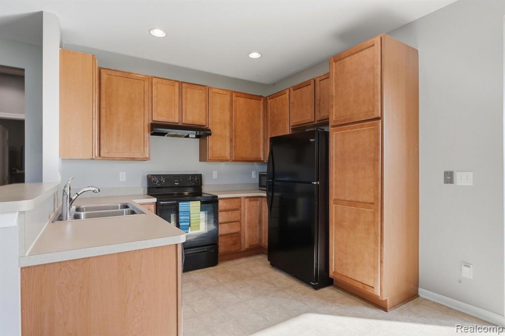 9370 Sand Hill Drive, Grand Blanc, MI 48439 — Photo 8