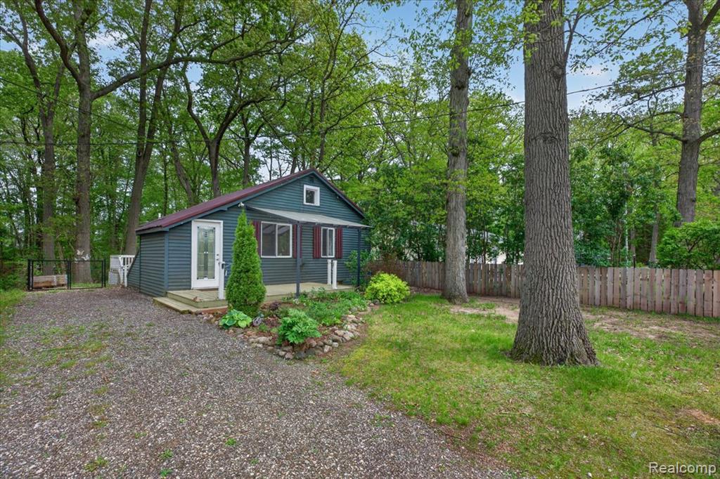 2086 Miles Road, Lapeer, MI 48446 — Photo 4