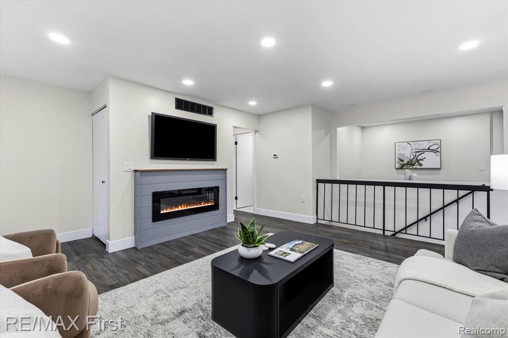 40548 Newport Drive, Plymouth, MI 48170 — Photo 3