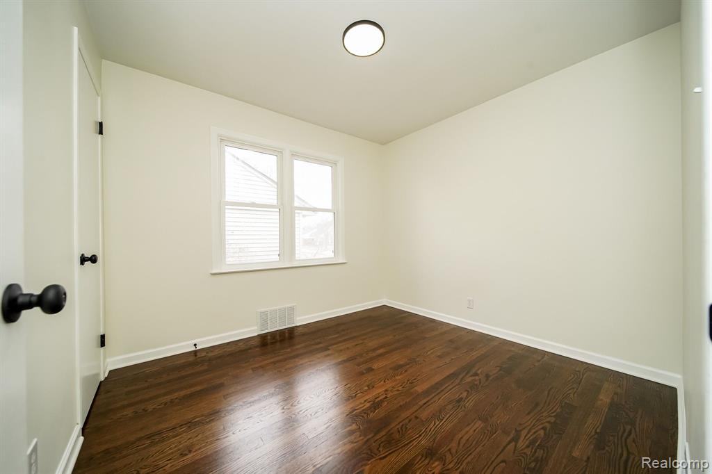 6855 KINGSBURY Street, Dearborn Heights, MI 48127 — Photo 28