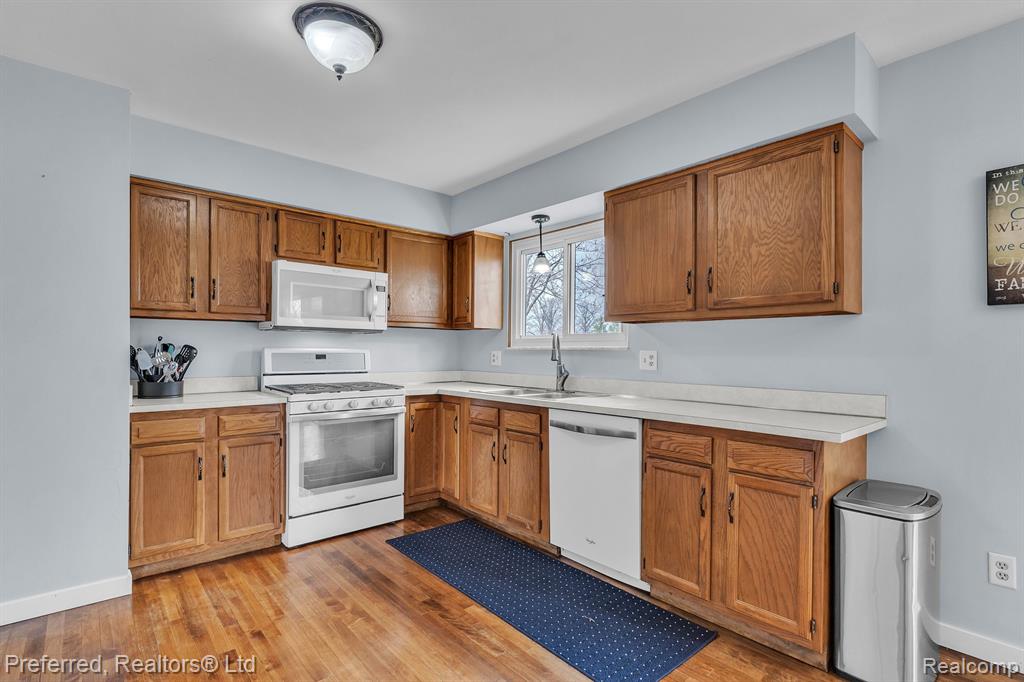 48932 CELESTE Street, Chesterfield, MI — Photo 16