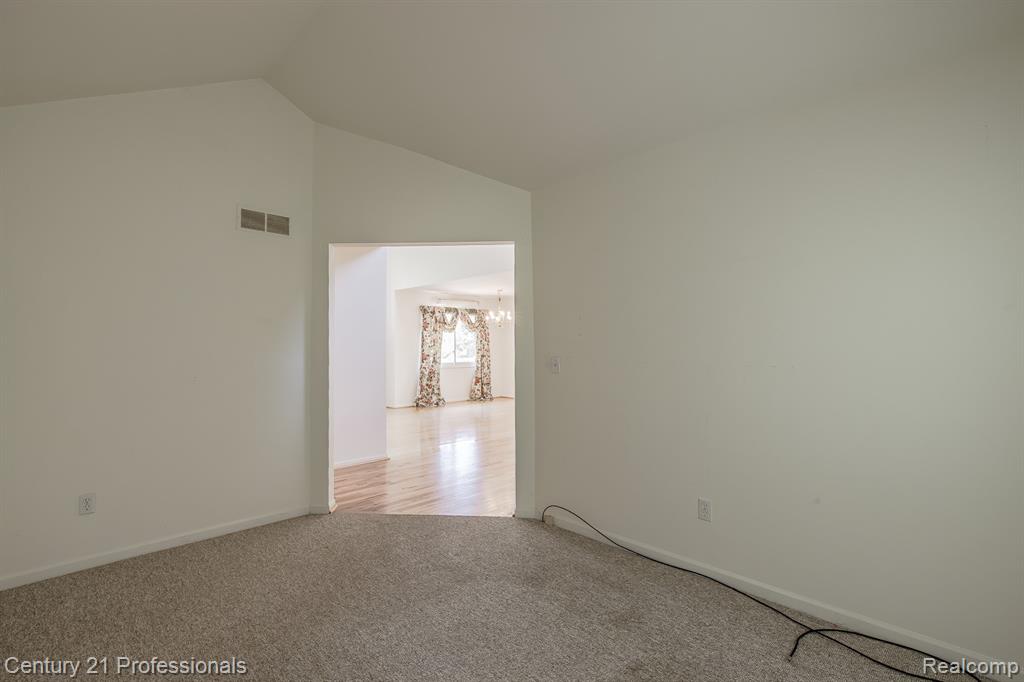 4970 Fox Chase Drive, White Lake, MI 48383 — Photo 28