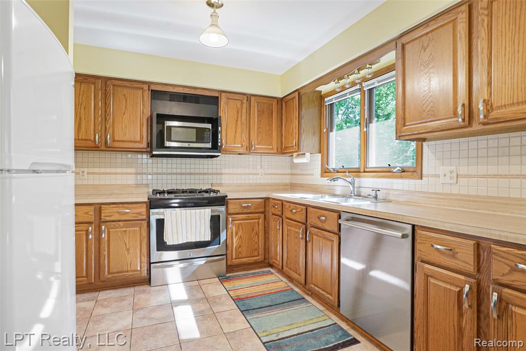 5236 Schlenker Road, Hamburg, MI — Photo 44