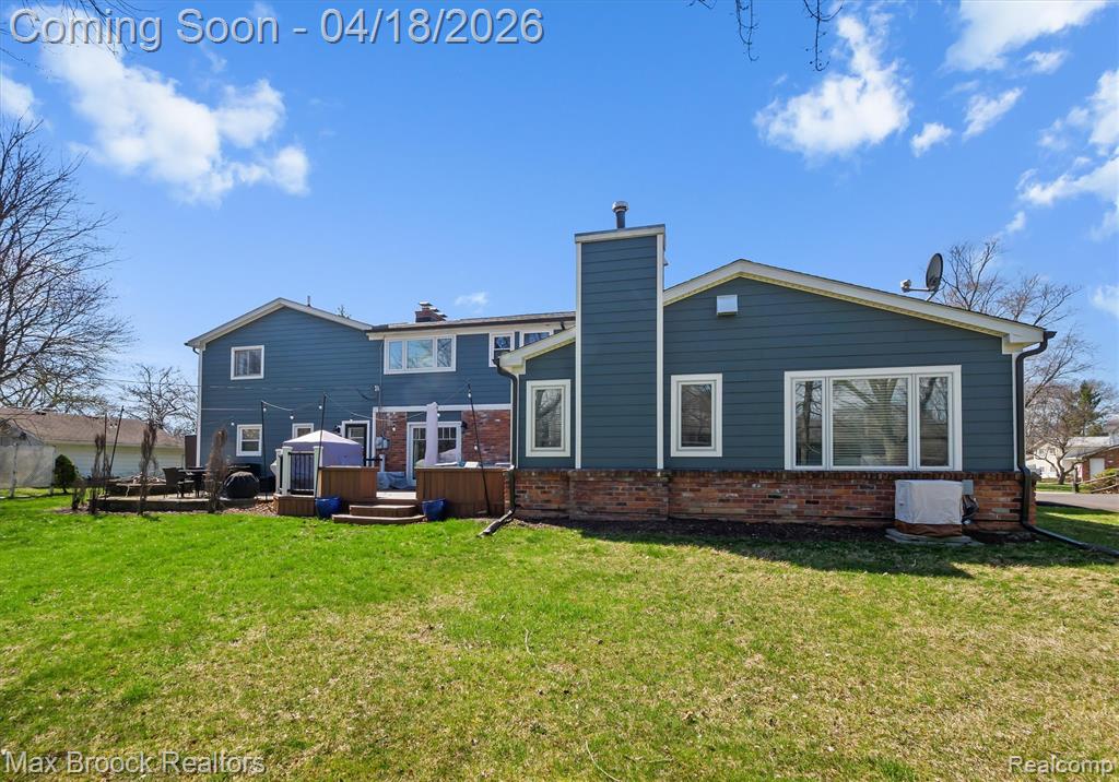 7359 Coach Lane, West Bloomfield, MI — Photo 54