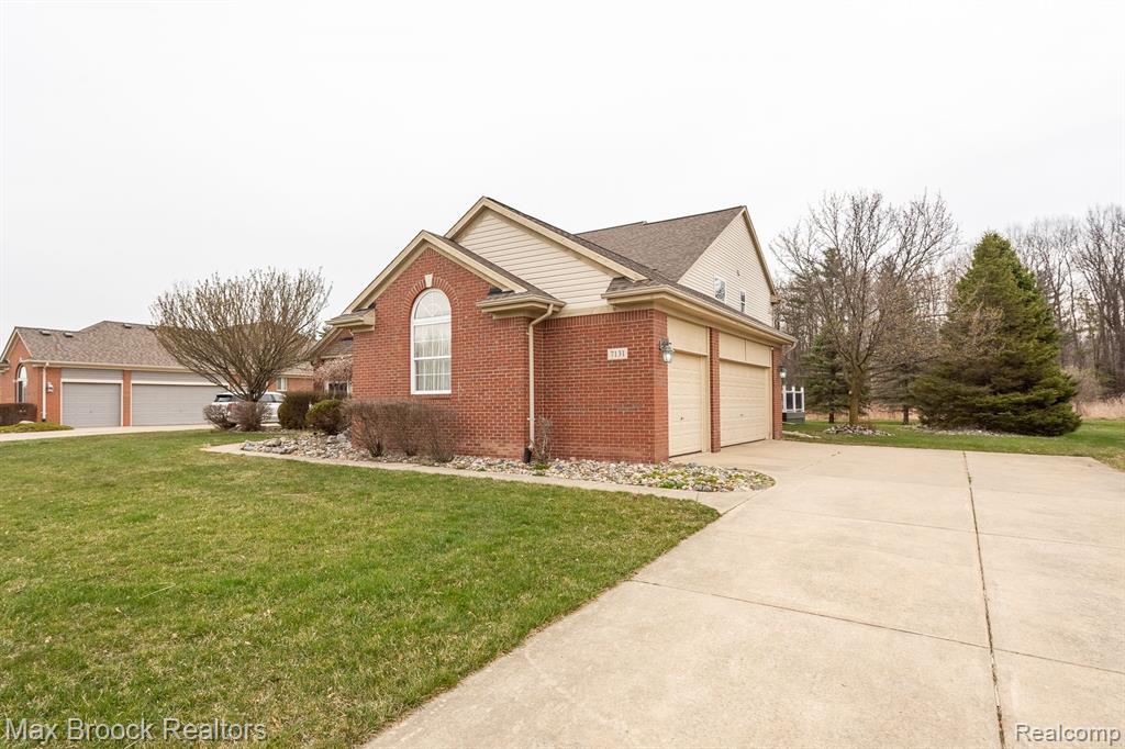 7131 WHITE TAIL Drive, Grand Blanc, MI 48439 — Photo 2