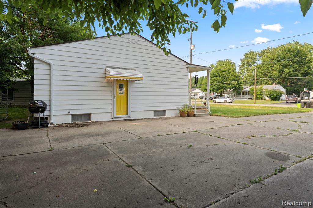 4436 Carmanwood Drive, Flint, MI 48507 — Photo 31
