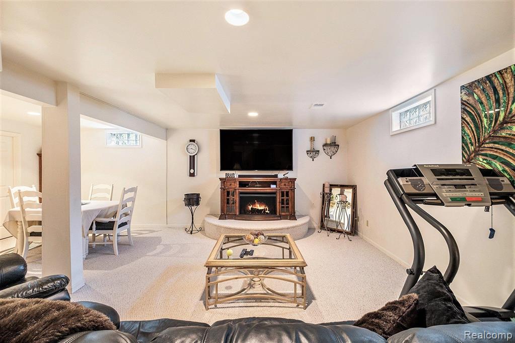 16480 DUSKLIGHT Drive, Fenton, MI 48430 — Photo 25