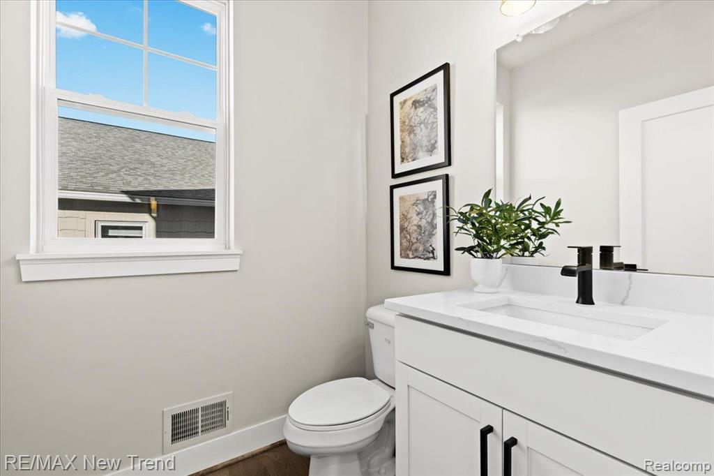 311 CAROLINE Street, Milford, MI 48381 — Photo 17