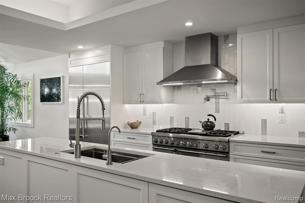 7400 Parkstone Lane, Bloomfield Hills, MI 48301 — Photo 23