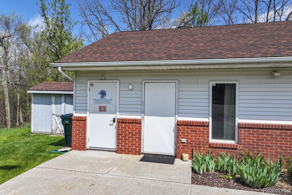 550 S Saginaw Street, Lapeer, MI 48446 — Photo 32