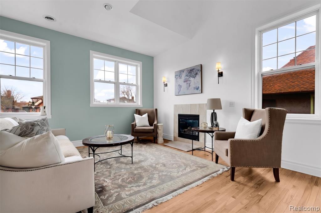 429 E Ferry Street - Photo 3