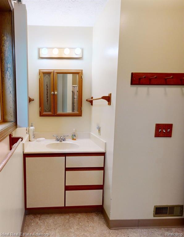 7215 TUSCARORA Circle, Indian River, MI 49749 — Photo 40