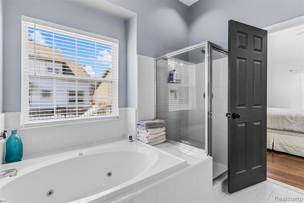 4092 Autumn Wood Drive, Fenton, MI 48430 — Photo 15