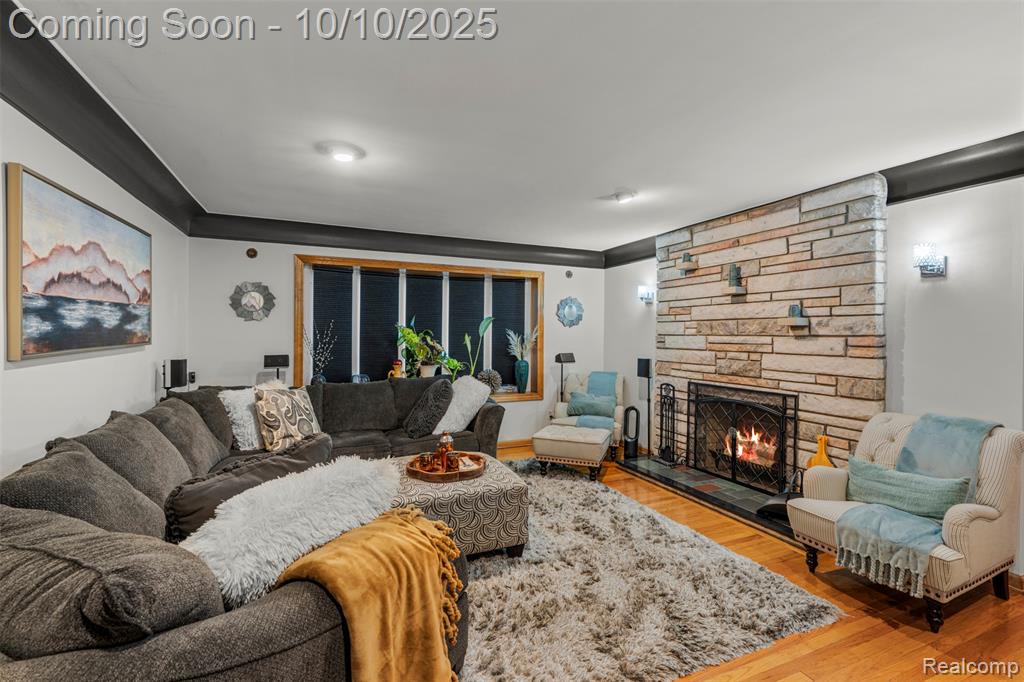 19945 Woodside Street, Harper Woods, MI 48225 — Photo 8