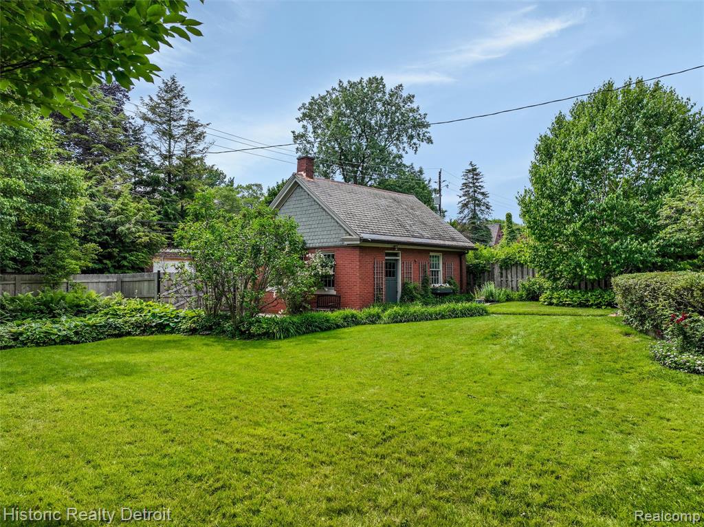 1027 Burns Street, Detroit, MI 48214 — Photo 56
