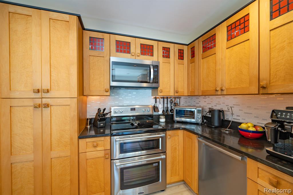 24729 SARAH FLYNN, Novi, MI — Photo 49
