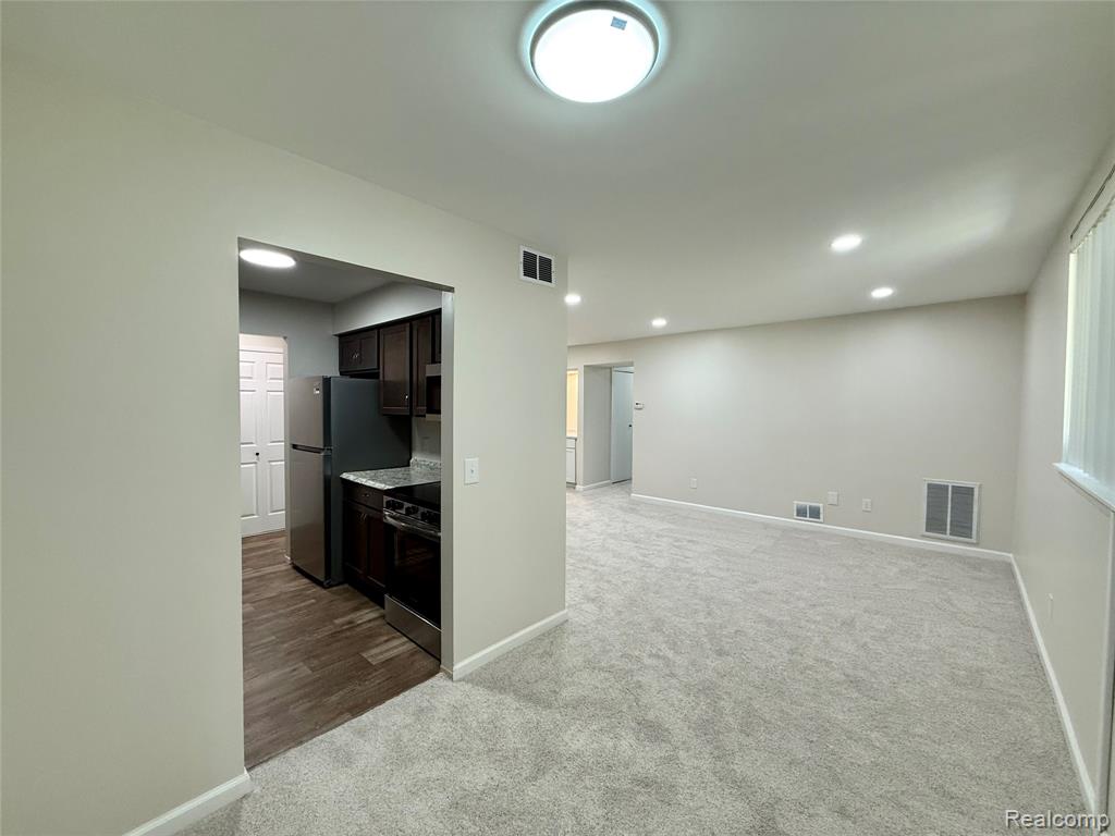 29870 W 12 Mile Road, 703, Farmington, MI 48334 — Photo 9