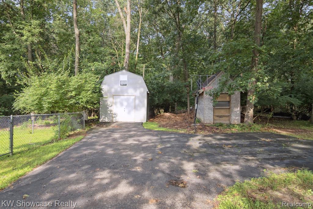 11858 Earl Street, Pinckney, MI 48169 — Photo 43