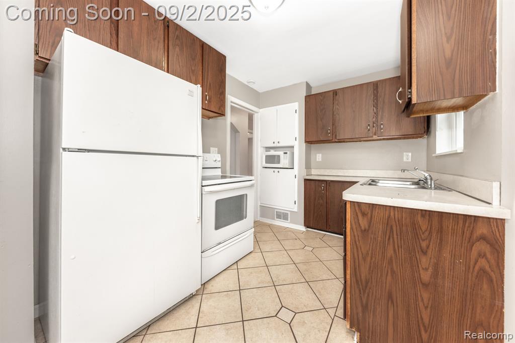 557 N Harvey Street, Plymouth, MI 48170 — Photo 12