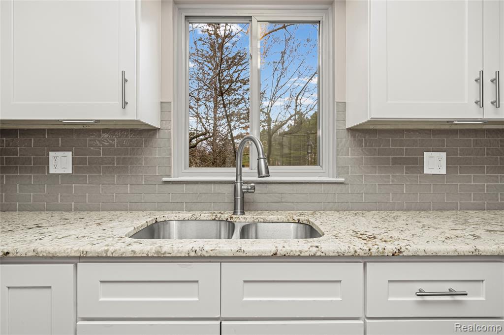 864 Dressler Lane, Rochester Hills, MI 48307 — Photo 10