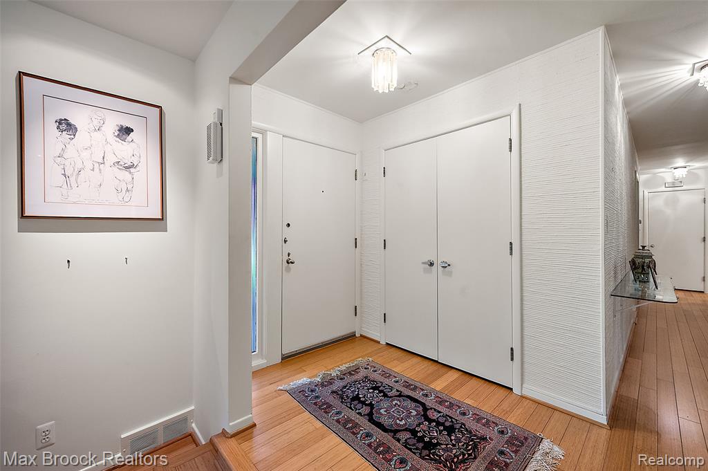 30400 Woodhaven Lane, Beverly Hills, MI 48025 — Photo 2