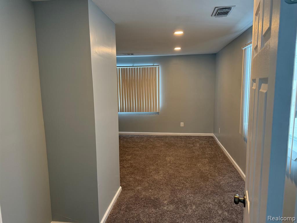 5733 CRESCENT Road, Waterford, MI 48327 — Photo 20